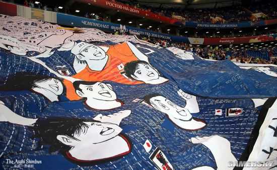 世界杯日本队tifo(世界杯日本比赛看台惊现《足球小将》巨幅Tifo)