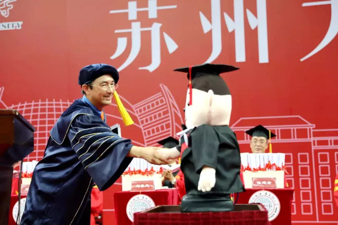 2018最火毕业典礼金句C位出道,让你又笑又哭……