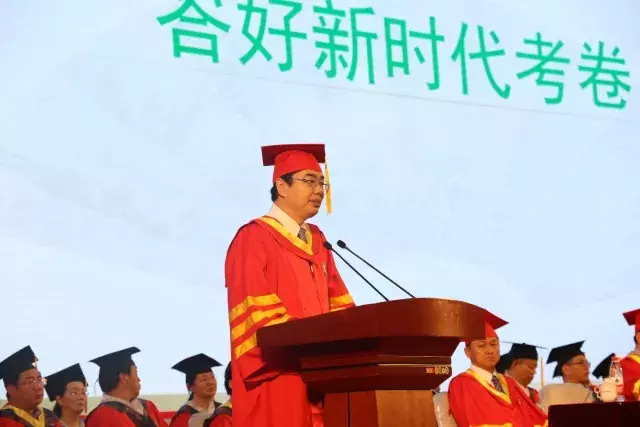 2018最火毕业典礼金句C位出道,让你又笑又哭……