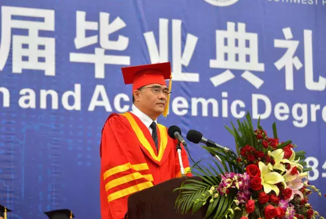 2018最火毕业典礼金句C位出道,让你又笑又哭……