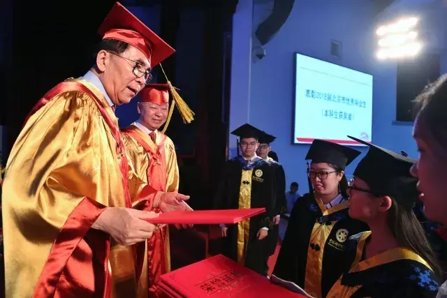 2018最火毕业典礼金句C位出道,让你又笑又哭……