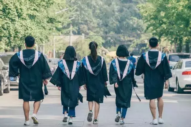 2018最火毕业典礼金句C位出道,让你又笑又哭……