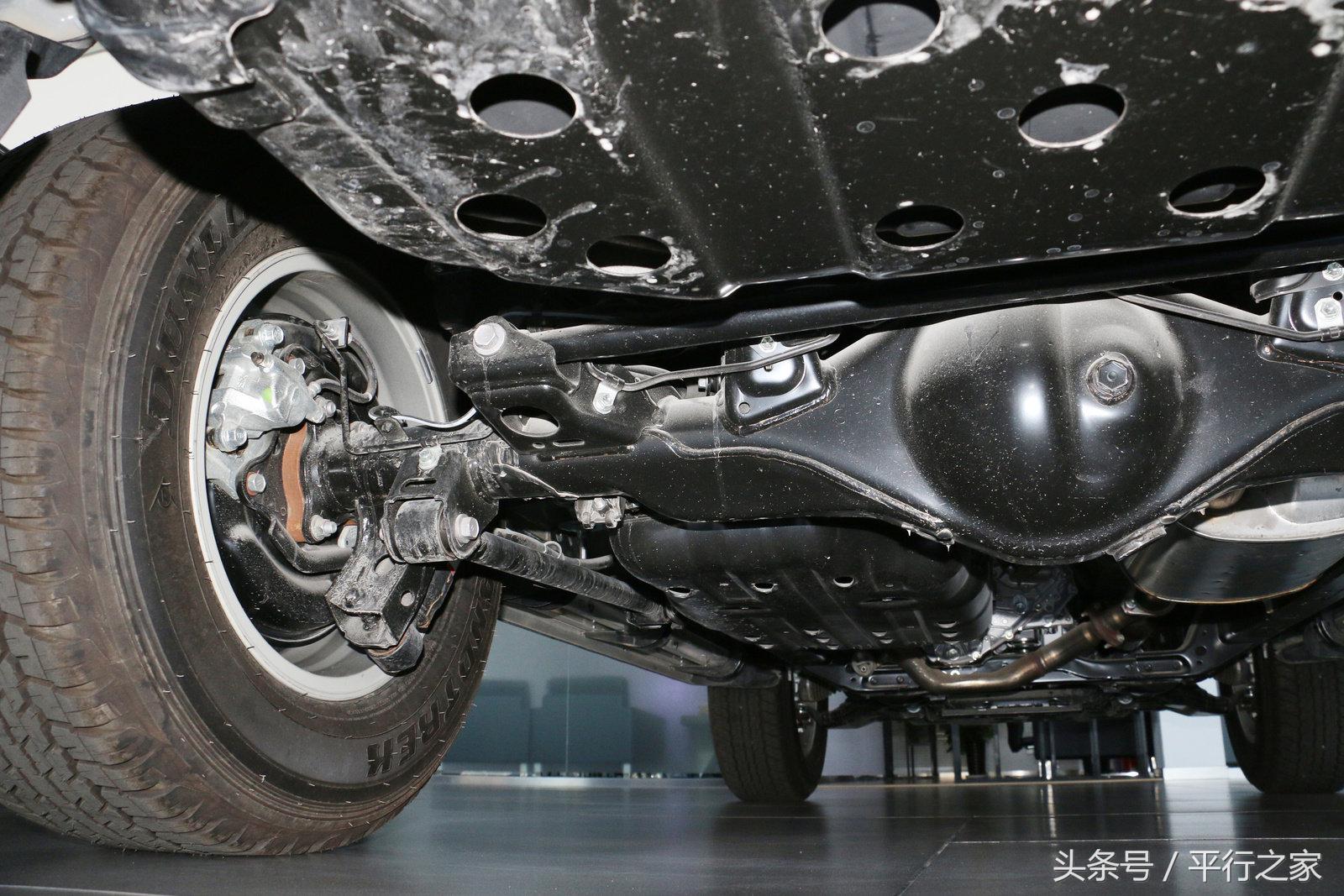 fj酷路泽作为普拉多lc120同平台的车型,继承了兰德酷路泽坚固的底盘