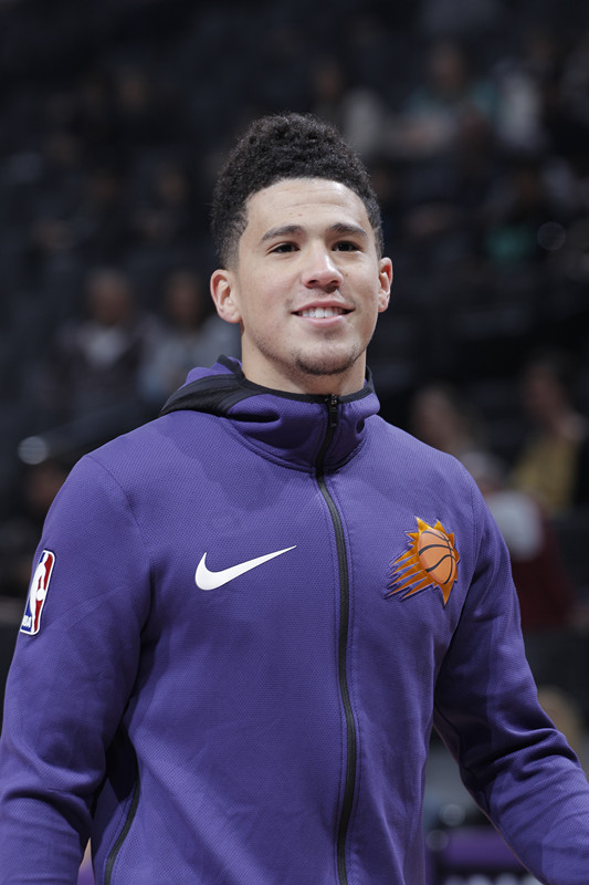 NBA布克(21岁拿下5年1.58亿大合同，德文·布克的开挂人生不单单是那70分)