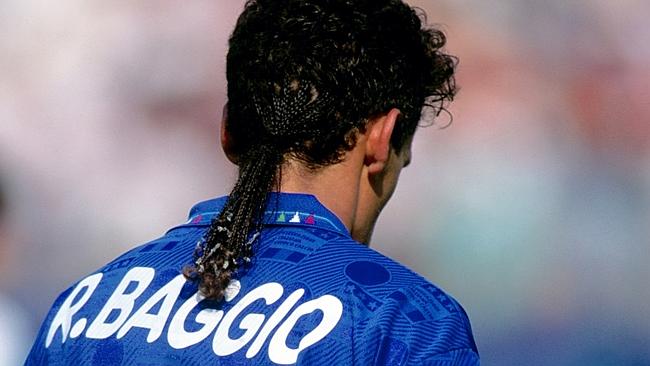 94世界杯马尔蒂尼助攻巴乔(当年与大力神杯擦肩而过，他留给全世界最忧郁的背影)