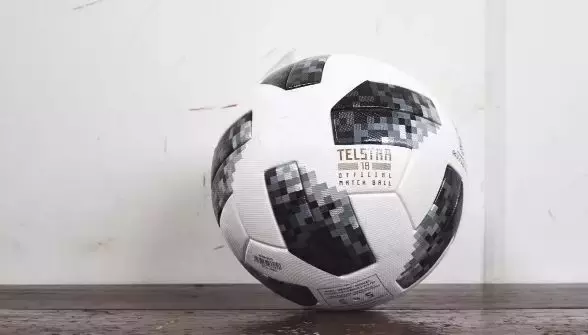 世界杯用球漏气哪里产(隐形裁判VAR，带数据芯片的足球……这届世界杯上的黑科技有点多！)