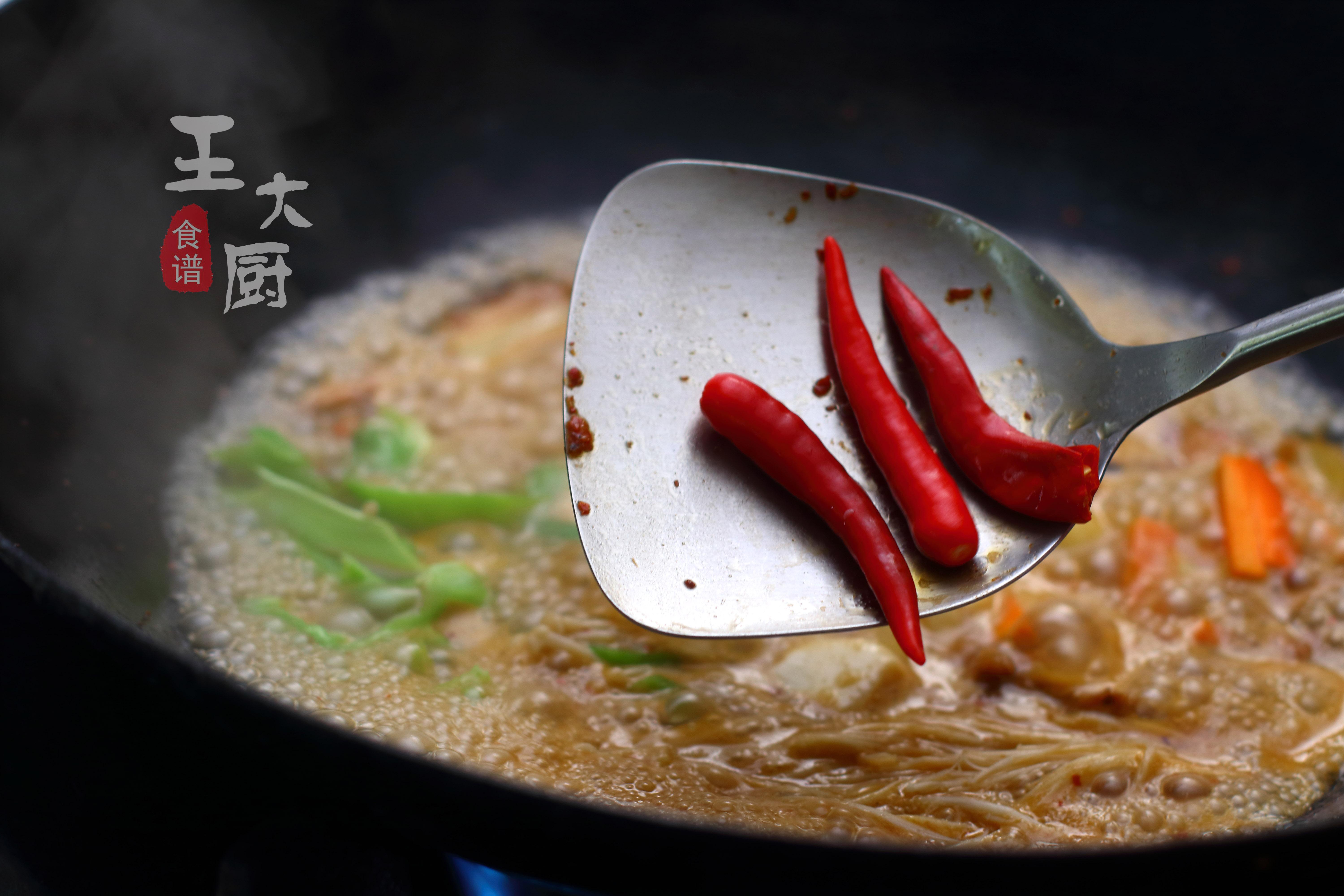 黃燜雞米飯的做法,黃燜雞米飯的做法 最正宗的做法