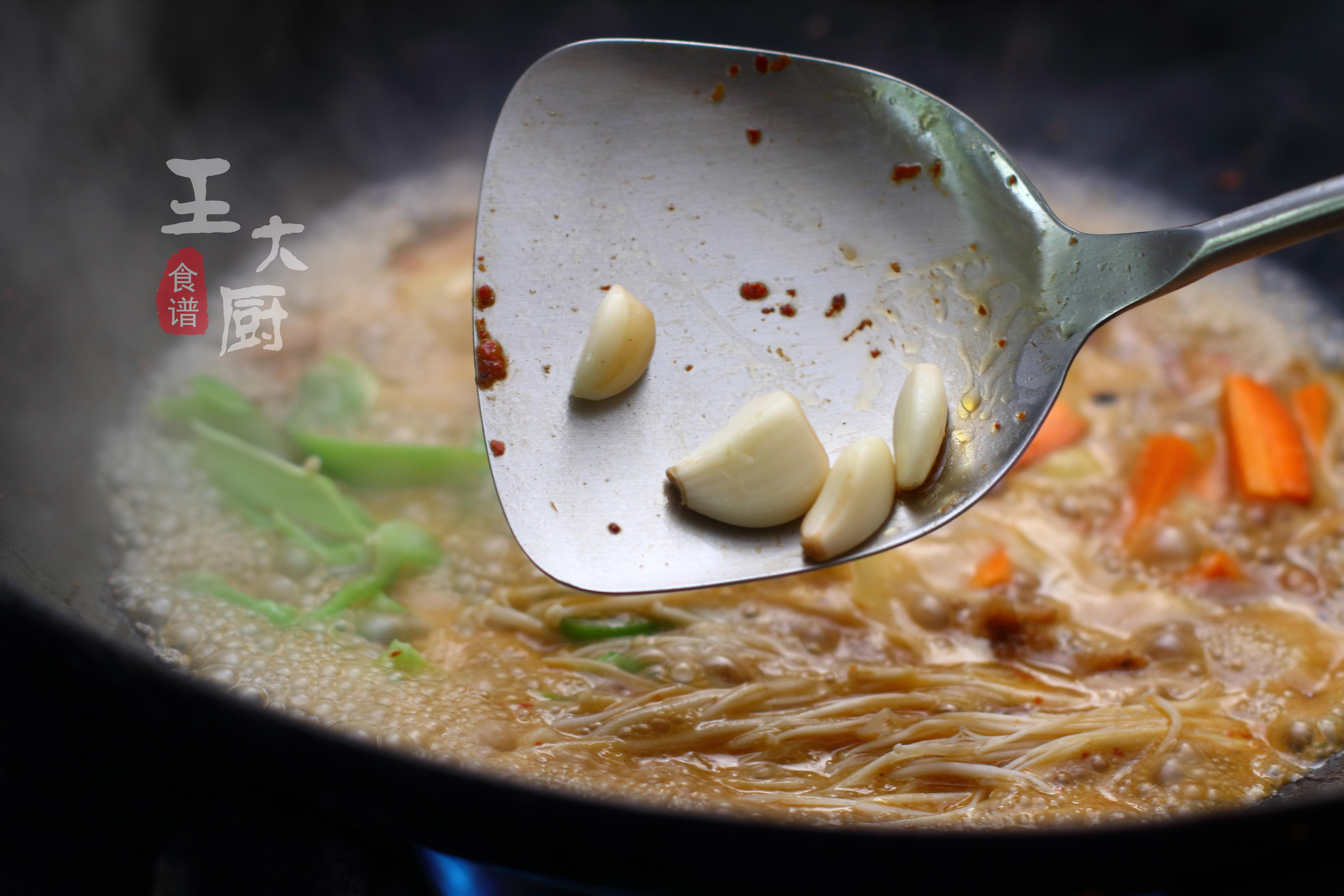 黃燜雞米飯的做法,黃燜雞米飯的做法 最正宗的做法