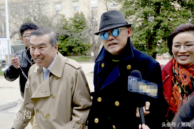 周立波与其首任律师隔空交火 仅仅是为了那20万美元的律师费吗？