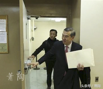 周立波与其首任律师隔空交火 仅仅是为了那20万美元的律师费吗？