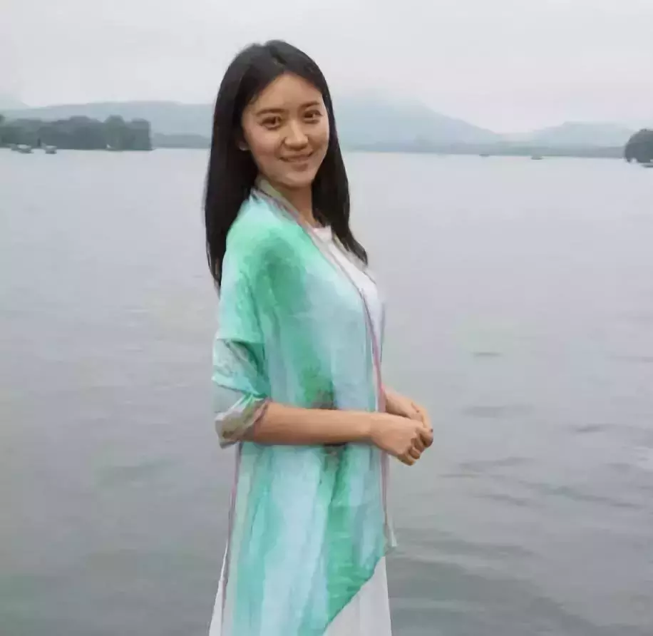 主持人闻阳:向阳而生,美丽新力量