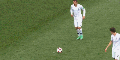 2018世界杯法国乌拉圭全场（半场：瓦拉内头球破门洛里救险，法国1-0乌拉圭）