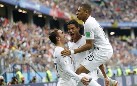 夺冠第一热门！法国时隔12年再进4强，世界杯史上首胜乌拉圭