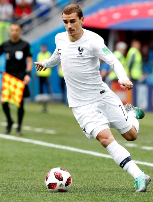 2006年世界杯维埃拉(法国足球12年来第一人！他是齐达内接班人，抢走姆巴佩风头)