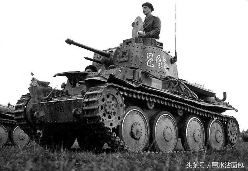“虎”式坦克横扫战场，德军装甲“狼群”的尖刀——党卫军第5希佩尔装甲师。