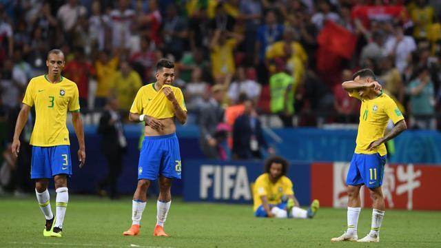 世界杯比利时为什么打不过巴西(世界杯1/4决赛，巴西被比利时1-2淘汰出局，球迷怀念R9的原因在这)