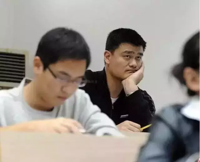 祝贺你，姚同学！读了7年本科，姚明终于从上海交学毕业啦！