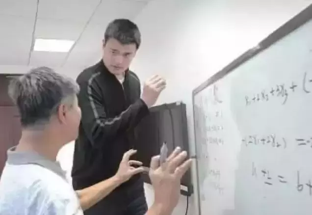 祝贺你，姚同学！读了7年本科，姚明终于从上海交学毕业啦！