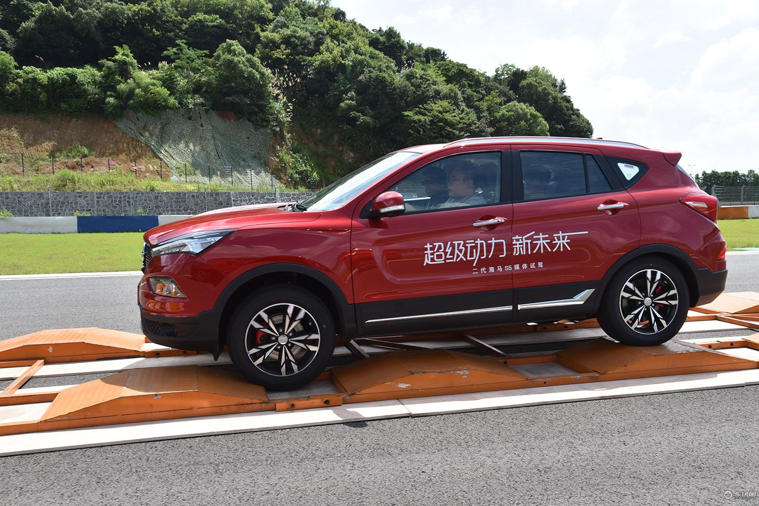 SUV中的执着骑士——首试海马二代S5