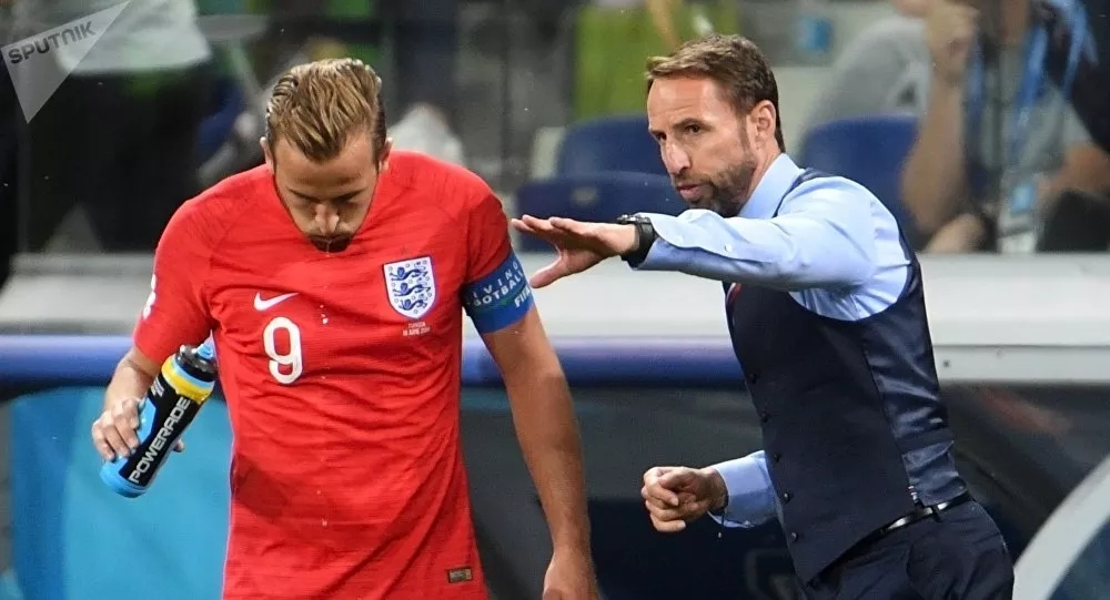 可口可乐世界杯水壶纪念（世界杯赛场上，球员喝的蓝色饮料是什么？）