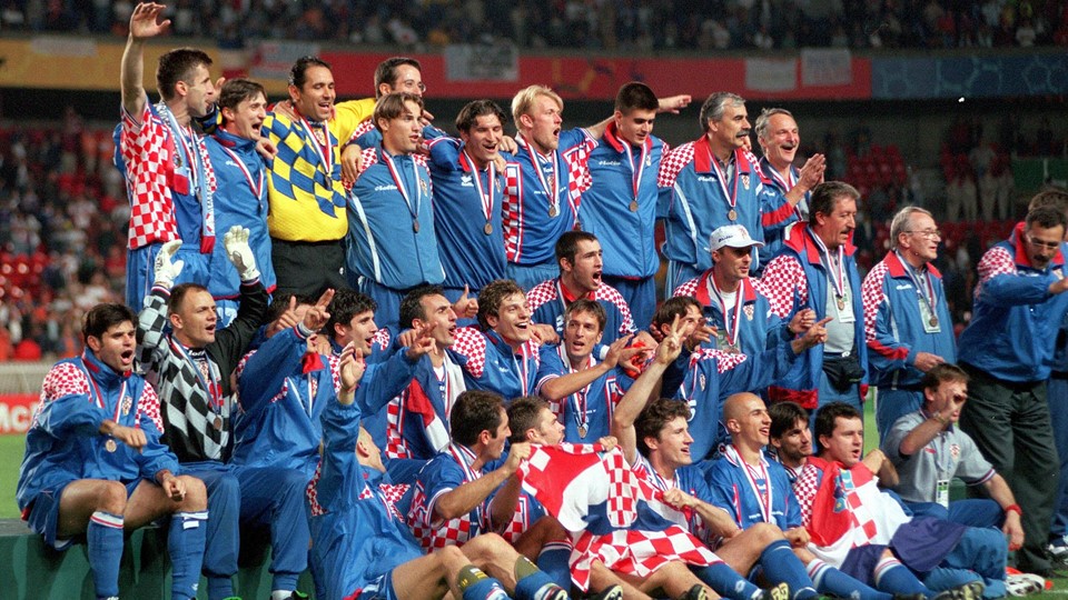 世界杯克罗地亚人员(宪兵帽、金左脚和神奇的图拉姆，克罗地亚的1998年世界杯)
