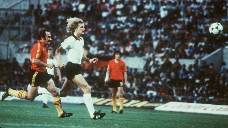 为什么迪斯蒂法诺没参加世界杯（他们都是声名显赫的巨星，没能登上世界杯舞台是一生的遗憾！）