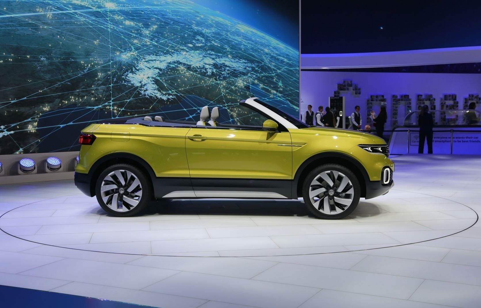 大众polo变身最小suv,敞篷版真带劲,10万一台很给力