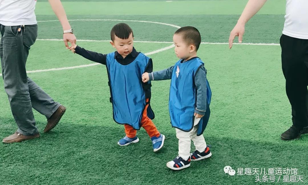 儿童学习足球从几岁开始好（孩子在多大可以开始踢足球？）