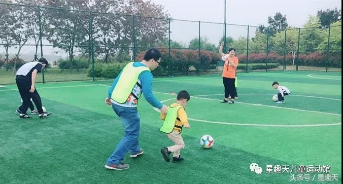 儿童学习足球从几岁开始好（孩子在多大可以开始踢足球？）
