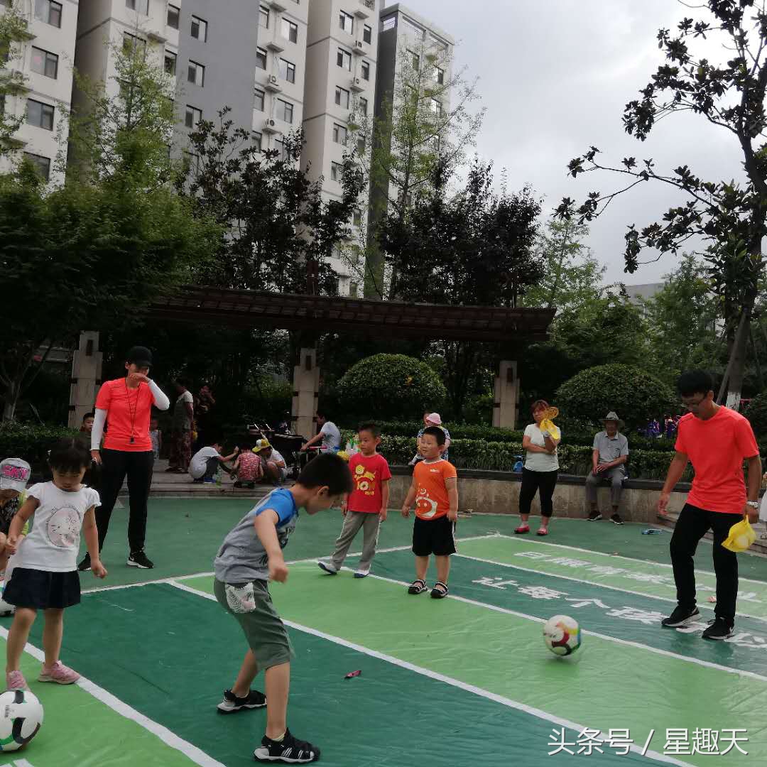 男孩子几岁学足球合适(孩子在多大可以开始踢足球？)