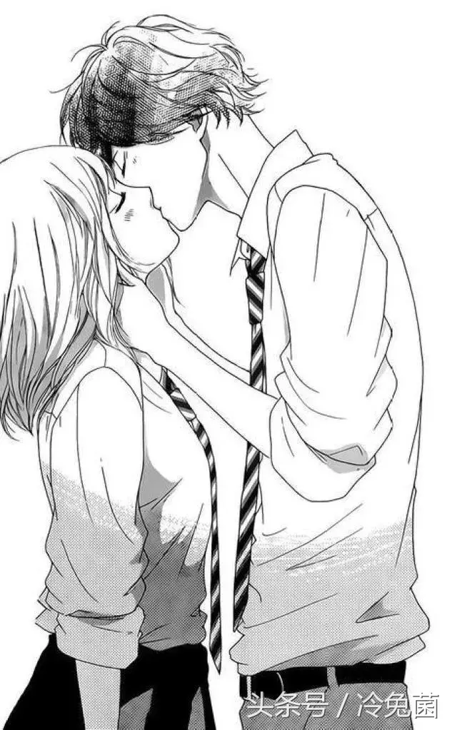 每个人都有自己专属的接吻方式,这是体现双方爱意的一种体现.