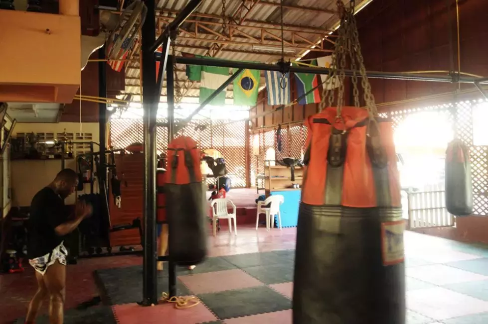 泰国训练攻略:夜市地摊儿上也能买搏击装备,一节课只需60元?