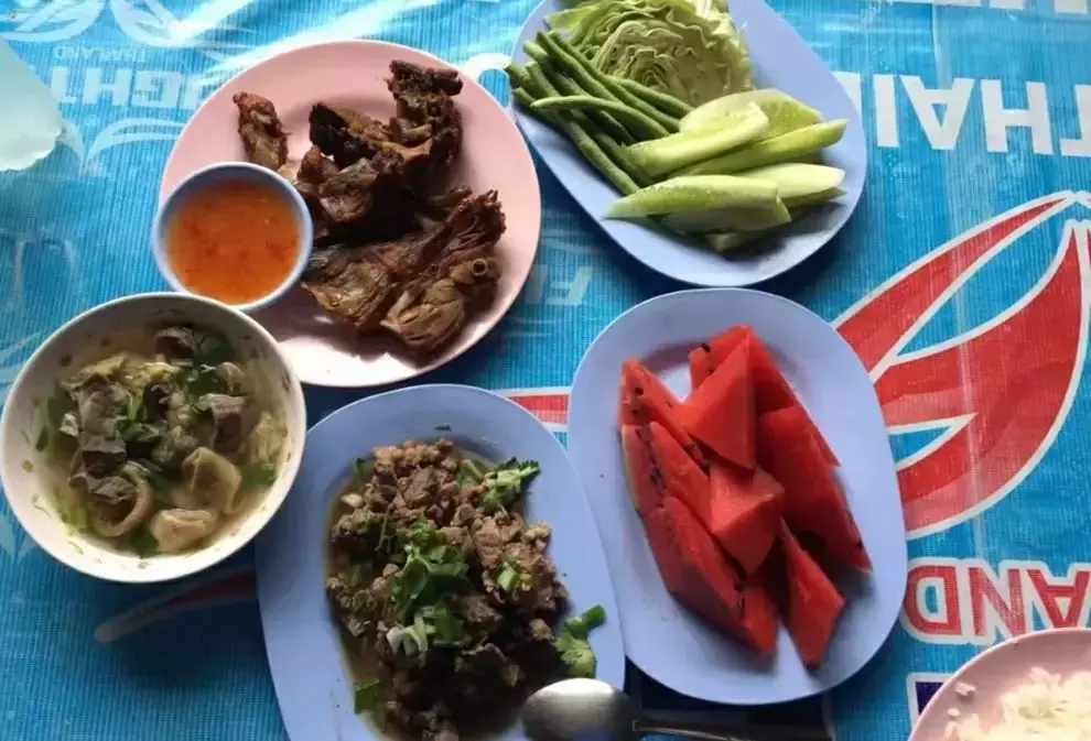 泰国训练攻略:夜市地摊儿上也能买搏击装备,一节课只需60元?