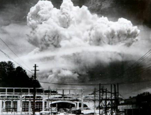 广岛长崎遭原子弹洗劫后，墙上留下许多黑影，专家的分析受到质疑