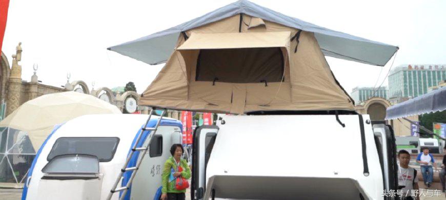 带厨房的越野帐篷小拖挂房车可睡4人仅售3.98万元，价格很亲民