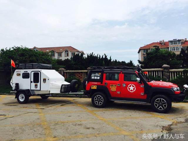 带厨房的越野帐篷小拖挂房车可睡4人仅售3.98万元，价格很亲民
