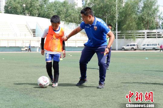 中超退役后足球青训有什么影响（中超退役球员投身青训 希望青海走出顶尖球员）-趣拿体育
