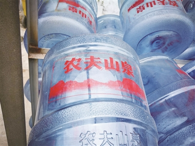 净水厂家生产条件不达标 居然还是农夫山泉的代理销售点