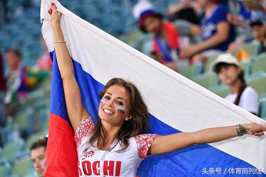 90年世界杯开幕式模特裸露点（国际足联整顿“暴露女球迷”！男球迷：世界杯不让看“球”）-趣拿体育