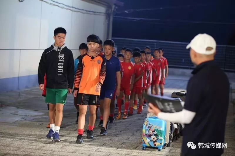 韩城小学生参加世界杯(“草根”教练圆梦世界杯)