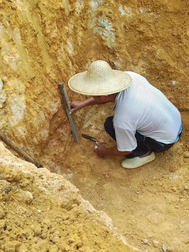 记一座风水宝地安金过程一一风水宝地安先祖，丁财两旺报后人