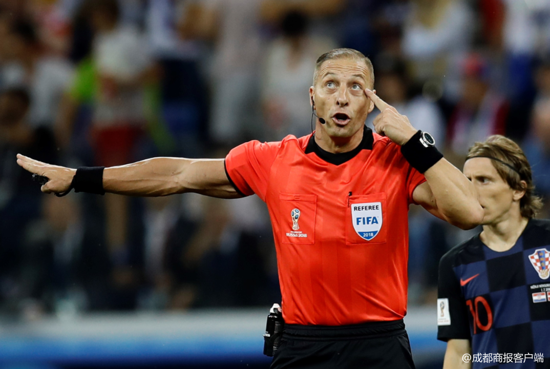 俄罗斯世界杯裁判故事(曾经跑龙套的他 现在是世界杯决赛主裁判)