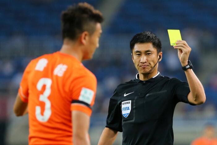 足球c级裁判是几级裁判（难度甚于考清华北大？世界杯裁判的“晋级”之路｜B面世界杯）-趣拿体育