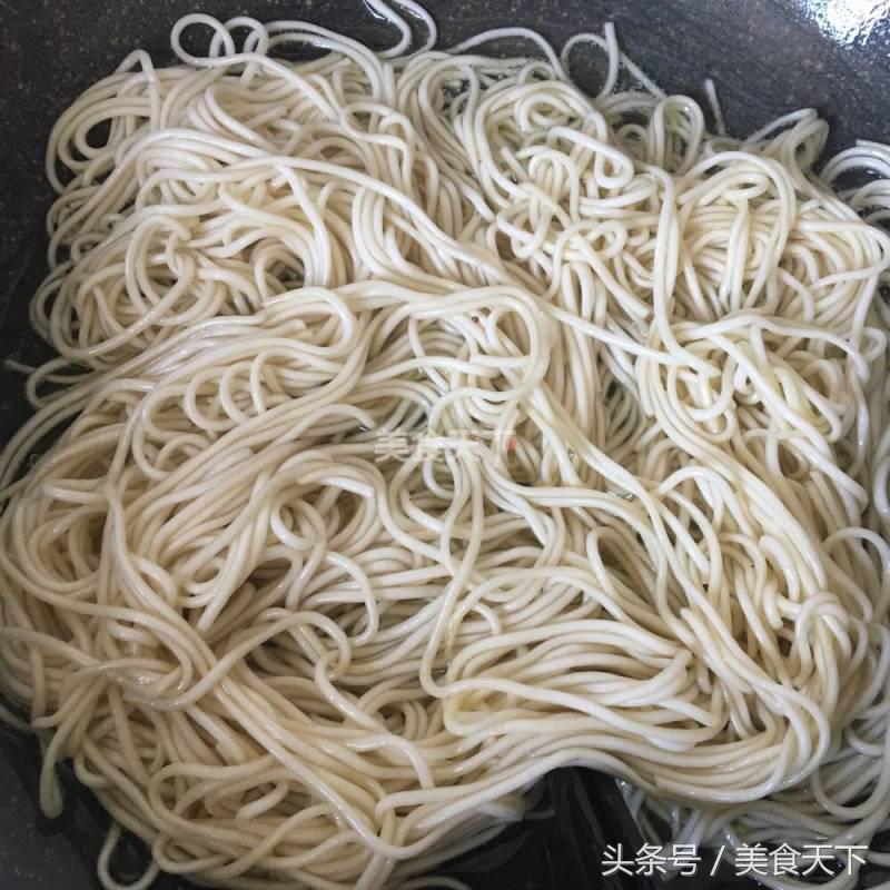 做炒面用什么面条好？原来很多人做错了，难怪总粘锅！