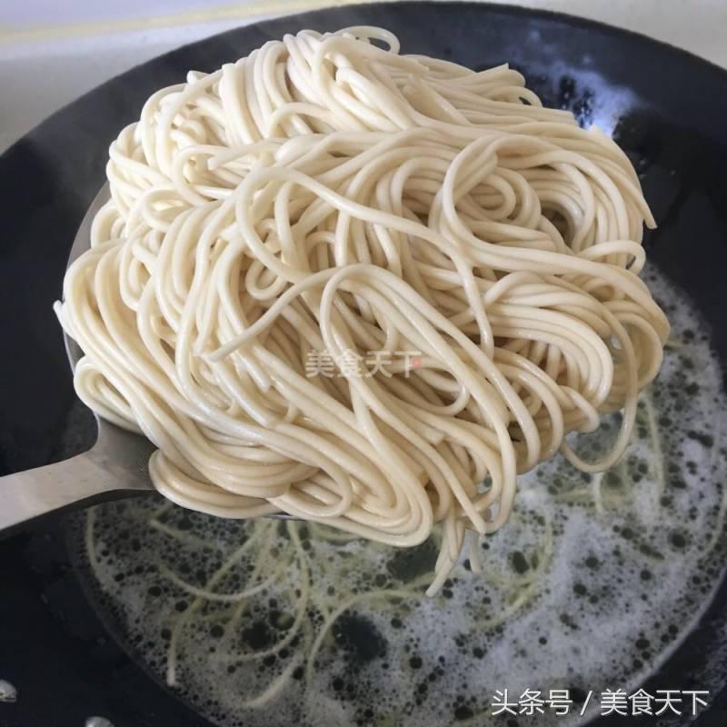 做炒面用什么面条好？原来很多人做错了，难怪总粘锅！