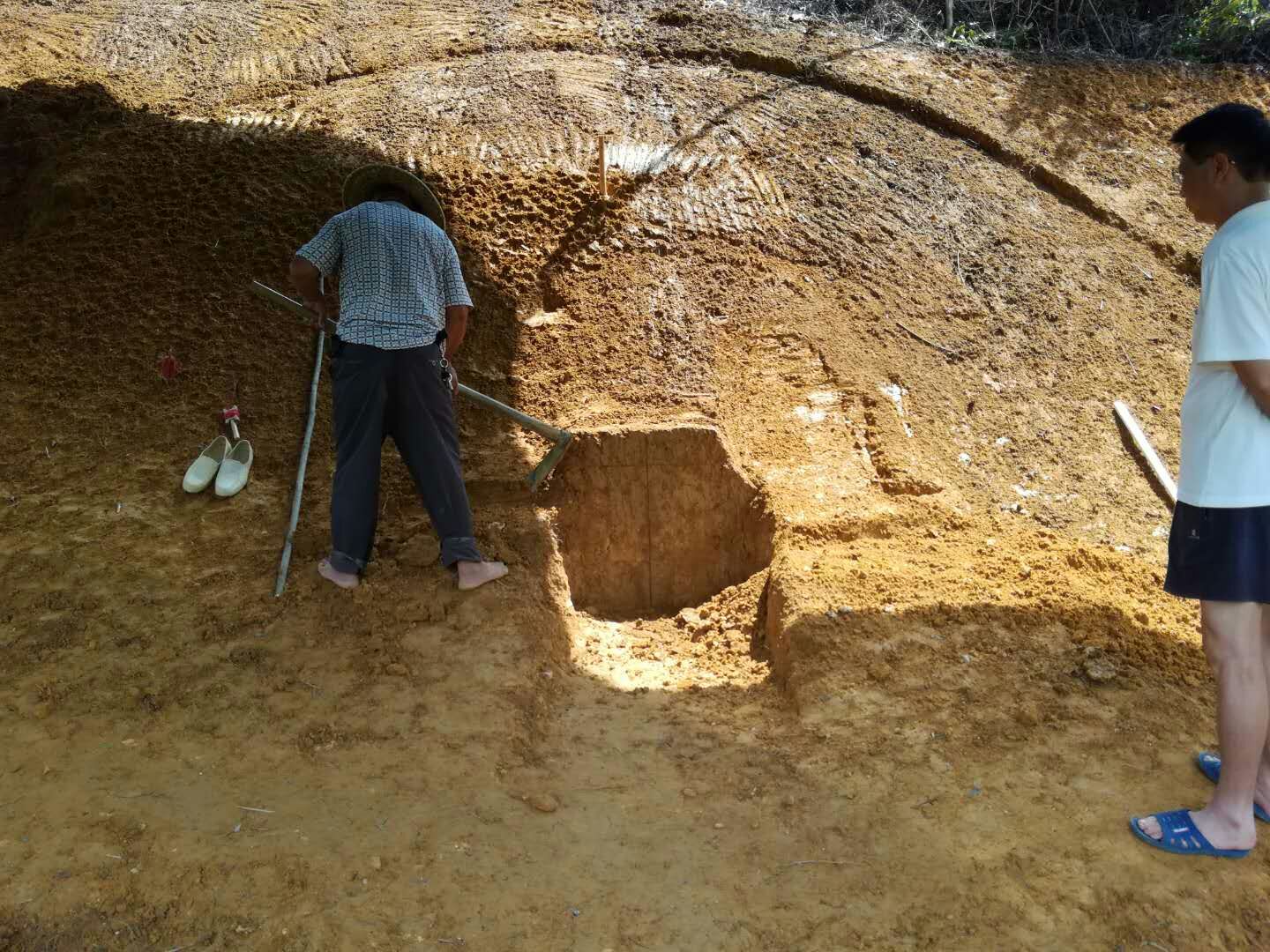 僧道人寻龙点穴：金星圆润脉起顶，明堂交牙锁真气