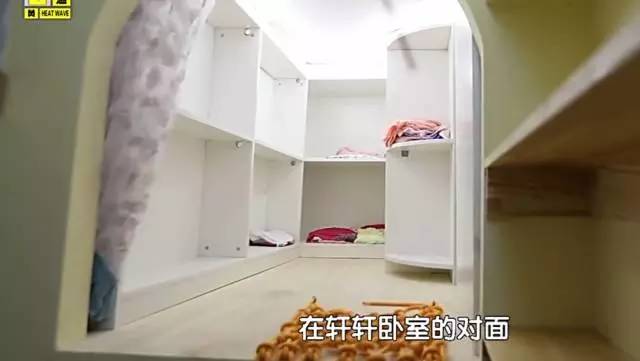 一家5口蜗居17㎡，丈夫有家不能回，姥爷睡在女儿上面，苦不堪言