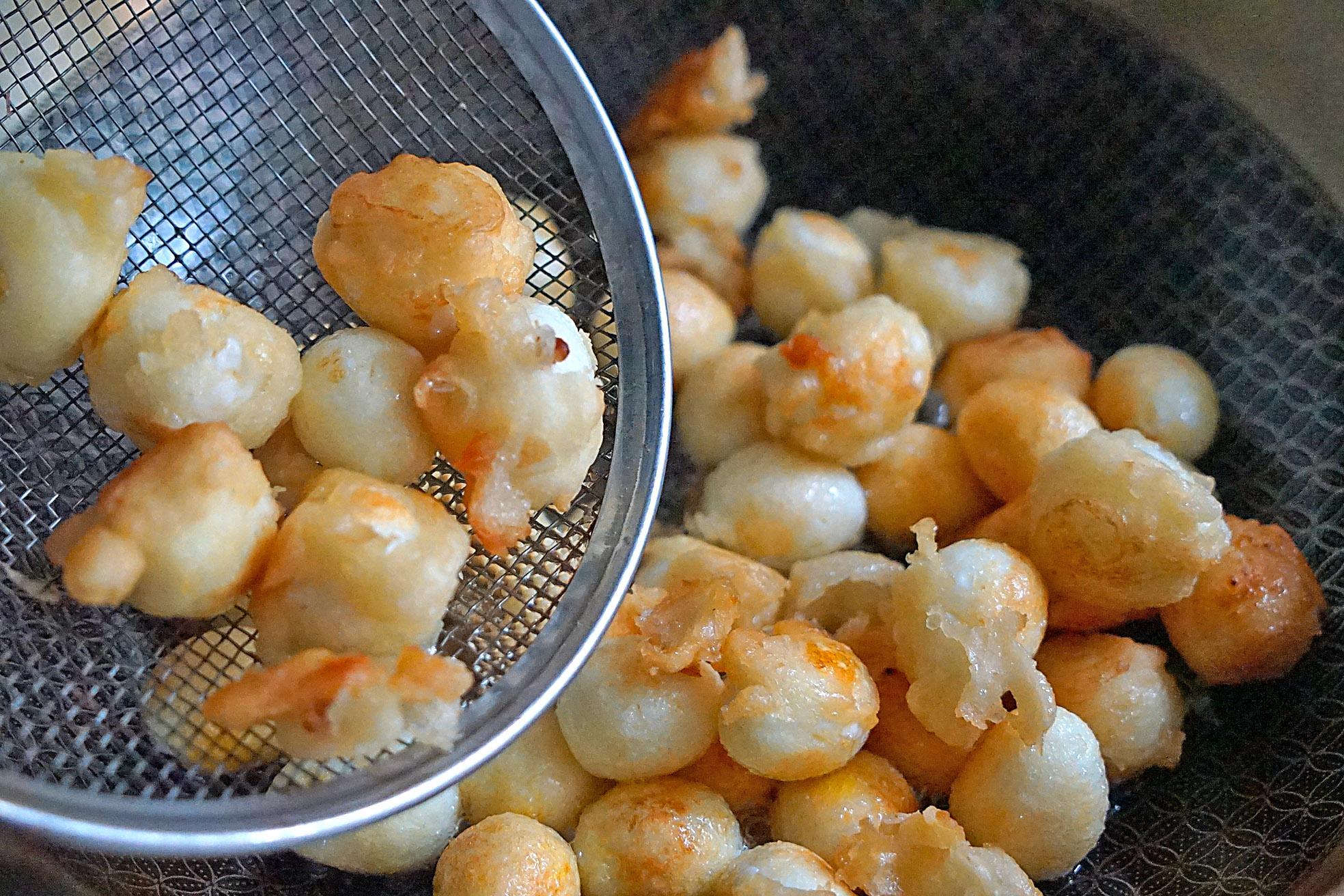 炸一炸又脆又香,鹌鹑蛋最好吃做法,端上桌老公和孩子一起抢着吃