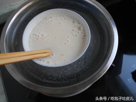 足球蛋糕图片双层（足球慕斯蛋糕的做法，从吃货的角度走进足球世界杯）