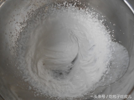 足球蛋糕图片双层（足球慕斯蛋糕的做法，从吃货的角度走进足球世界杯）